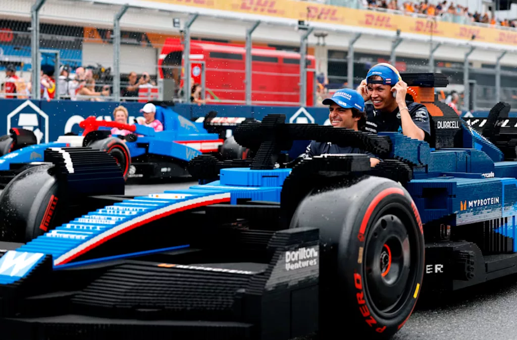 Lego realizó réplicas a tamaño real de los coches de F1