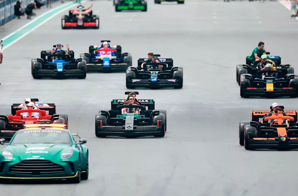 Lego realizó réplicas a tamaño real de los coches de F1