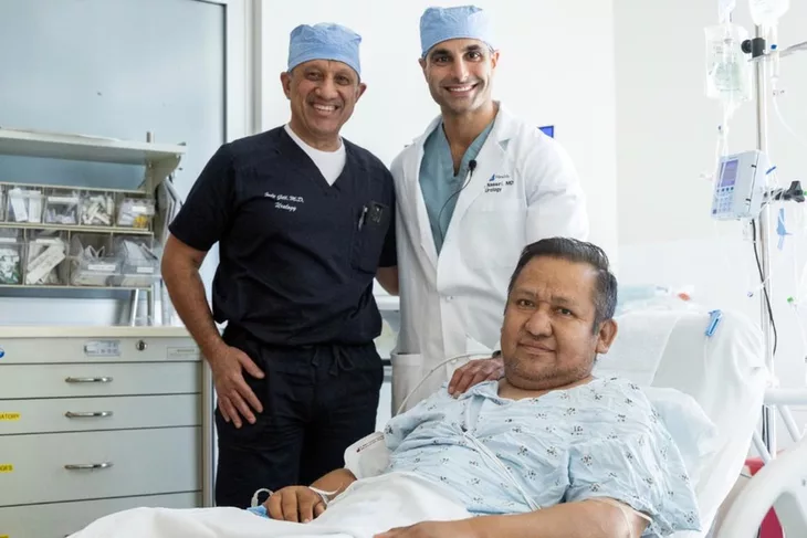 El procedimiento fue liderado por el Dr. Inderbir Gill y el Dr. Nima Nassiri