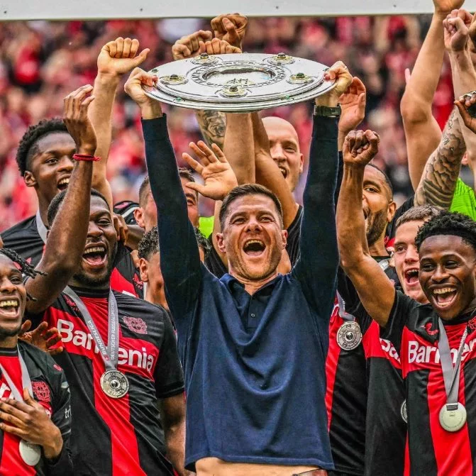 Xabi Alonso sacudió el mundo del fútbol este viernes al anunciar que la presente será su última temporada como entrenador del Bayer Leverkusen. En una rueda de prensa, el técnico español confirmó su decisión, abriendo un intenso debate sobre su futuro, que apunta directamente al Real Madrid.