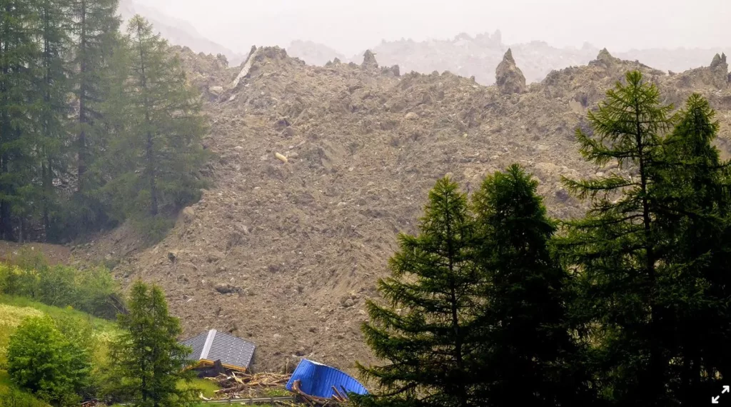 Este miércoles 28 de mayo ocurrió el colapso masivo de glaciar en Blatten, Valais Suiza donde más de 3,5 millones de m³ de hielo, roca y nieve se desprendieron del glaciar Birch, ejerciendo una presión de 9 millones de toneladas sobre el glaciar.