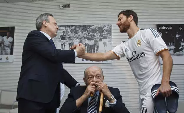 El Real Madrid C. F. ha confirmado hoy domingo 25 de mayo, el nombramiento de Xabi Alonso como su nuevo entrenador para las próximas tres temporadas. El contrato del técnico vasco se extenderá desde el 1 de junio de 2025 hasta el 30 de junio de 2028, marcando su esperado regreso al club blanco.