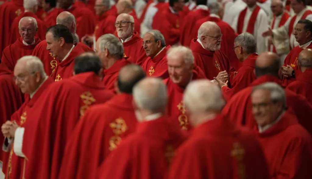 Este domingo 04 de mayo no habrá congregaciones, los cardenales han decidido intensificar sus encuentros y celebrar el lunes dos congregaciones en el Vaticano, el foro con el que regula el proceso hasta el cónclave en el que elegirán al sucesor del papa Francisco.