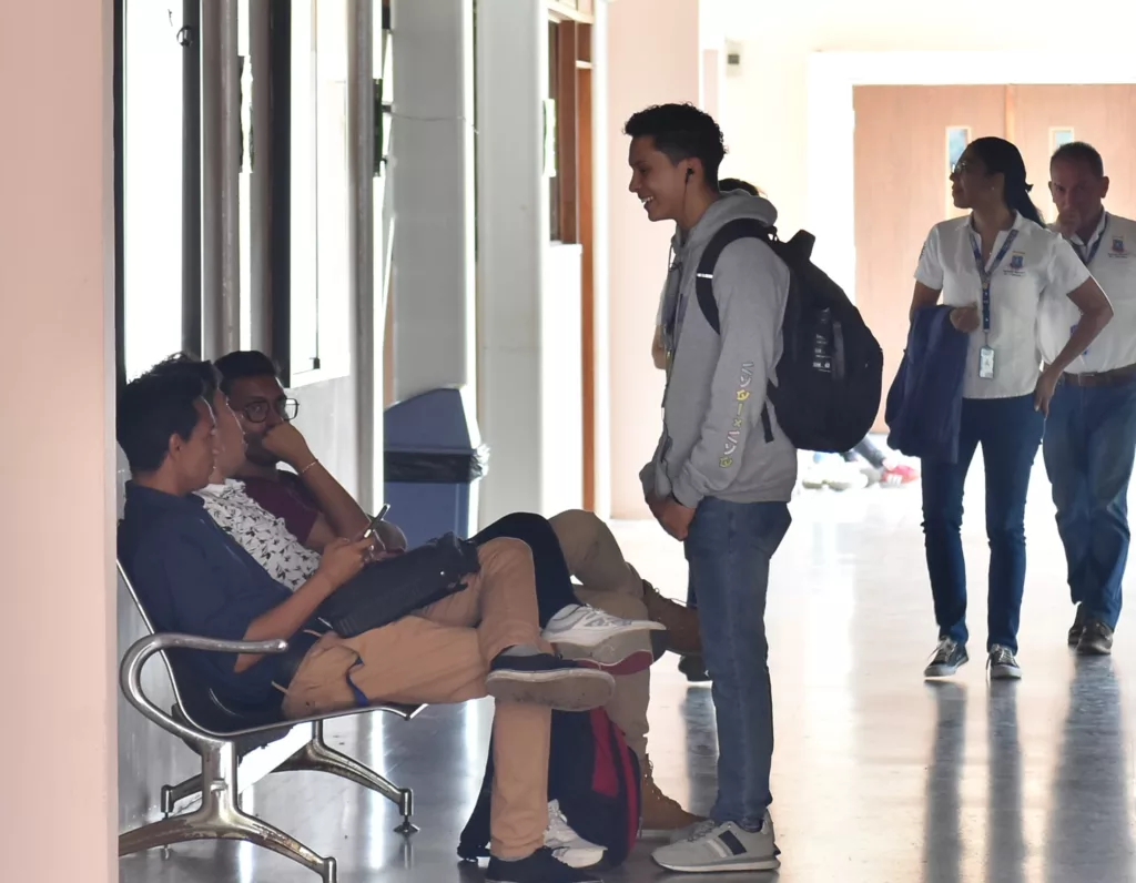 Con el propósito de formar profesionales que puedan enfrentar un mundo globalizado, varias universidades de Lara mantienen programas de movilidad universitaria internacional para ampliar la visión de conocimientos de sus estudiantes, enriquecer el intercambio cultural, facilitar el aprendizaje de nuevos idiomas y fomentar redes de colaboración
