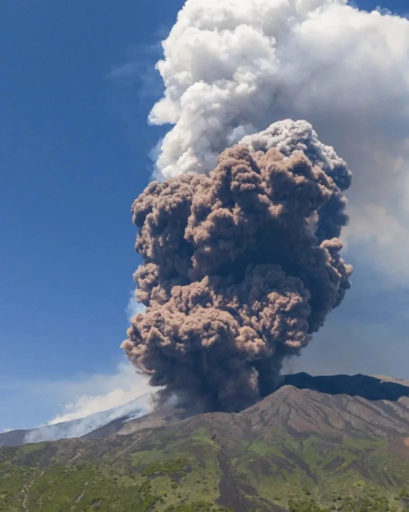 Volcán Etna, ubicado en la isla italiana.