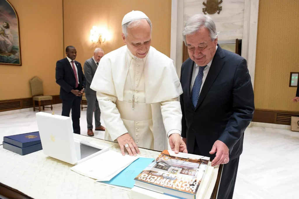 León XIV recibe a António Guterres en el Vaticano para discutir la paz y seguridad en el mundo