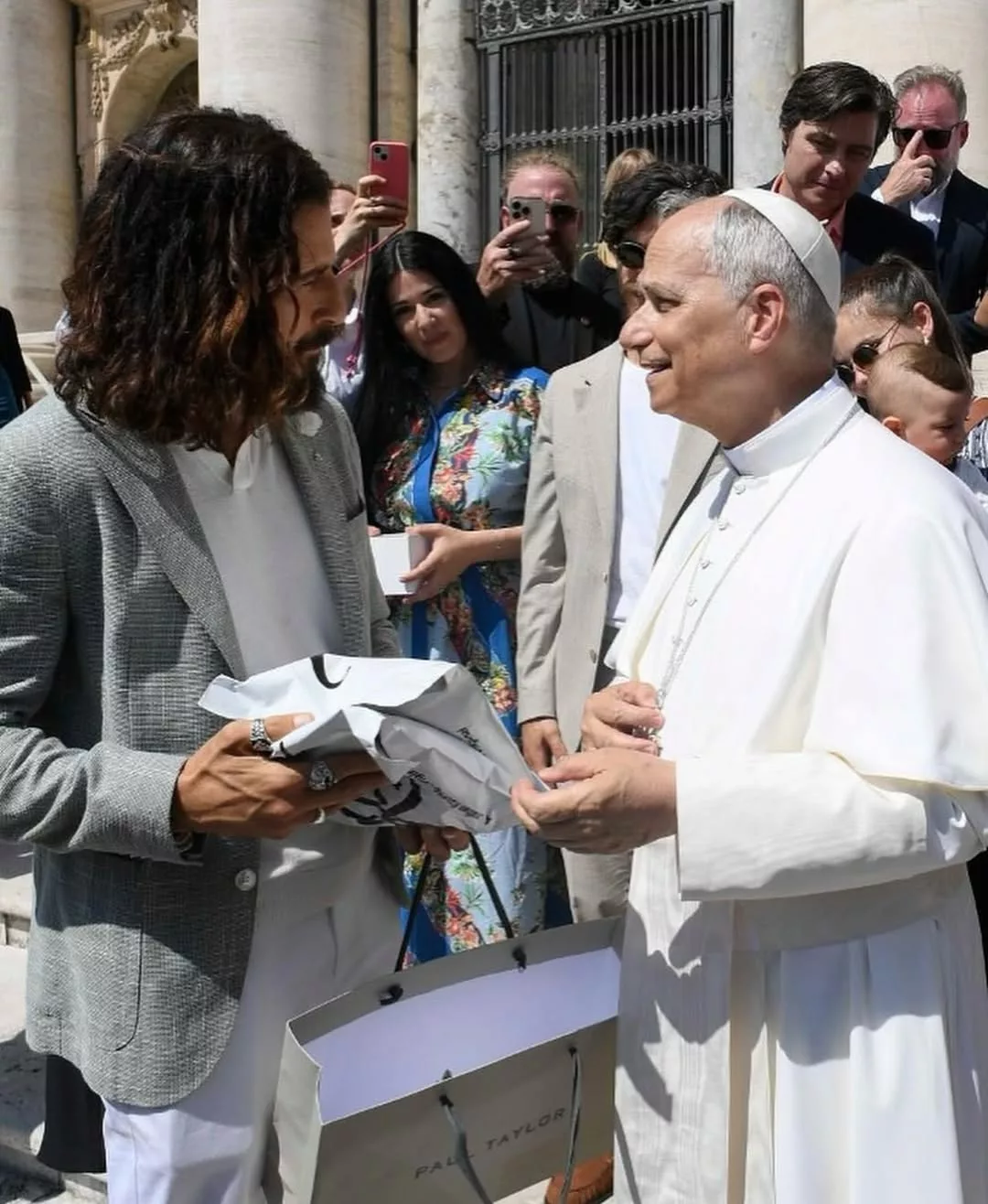 Elenco de "The Chosen" se encuentra con el papa León XIV en visita al Vaticano