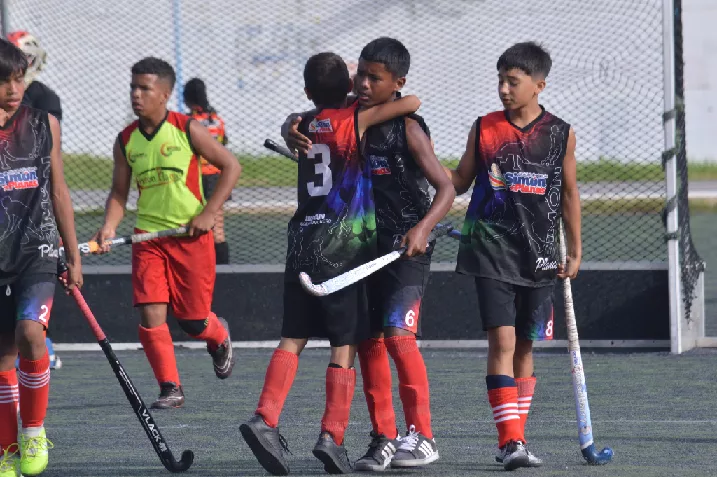 Simón Planas se corona en hockey