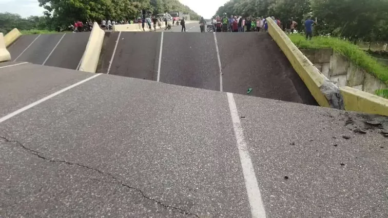 En Portuguesa se desploma puente clave en la autopista José Antonio Páez