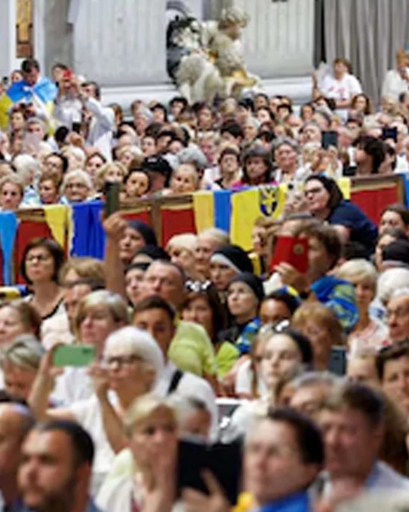 El Papa León XIV manifestó este sábado 28 de junio su cercanía y dolor hacia el pueblo ucraniano, calificando el conflicto como una "guerra sin sentido". Sus declaraciones se produjeron durante un emotivo encuentro en el Vaticano con fieles de la Iglesia greco-católica ucraniana que peregrinaron a Roma.