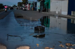 Vecinos de El Garabatal denuncian desborde de cloaca