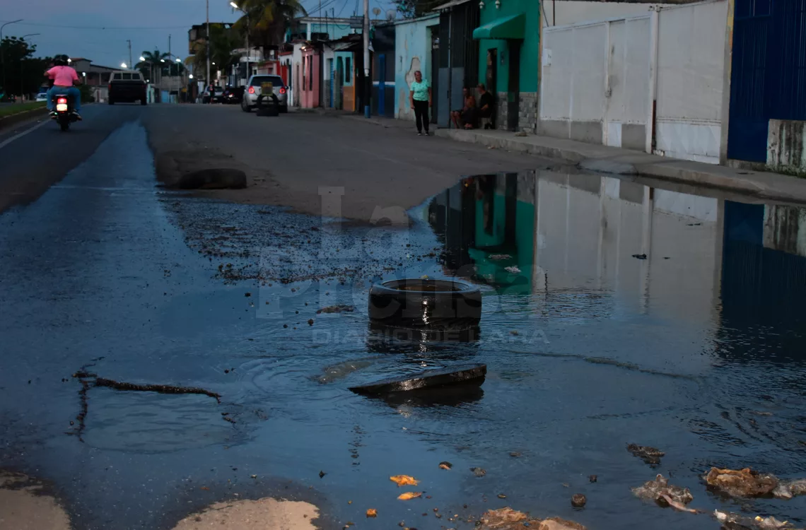 Vecinos de El Garabatal denuncian desborde de cloaca