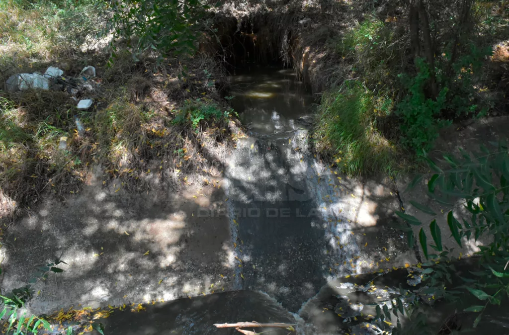 Vecinos de El Garabatal denuncian desborde de cloaca
