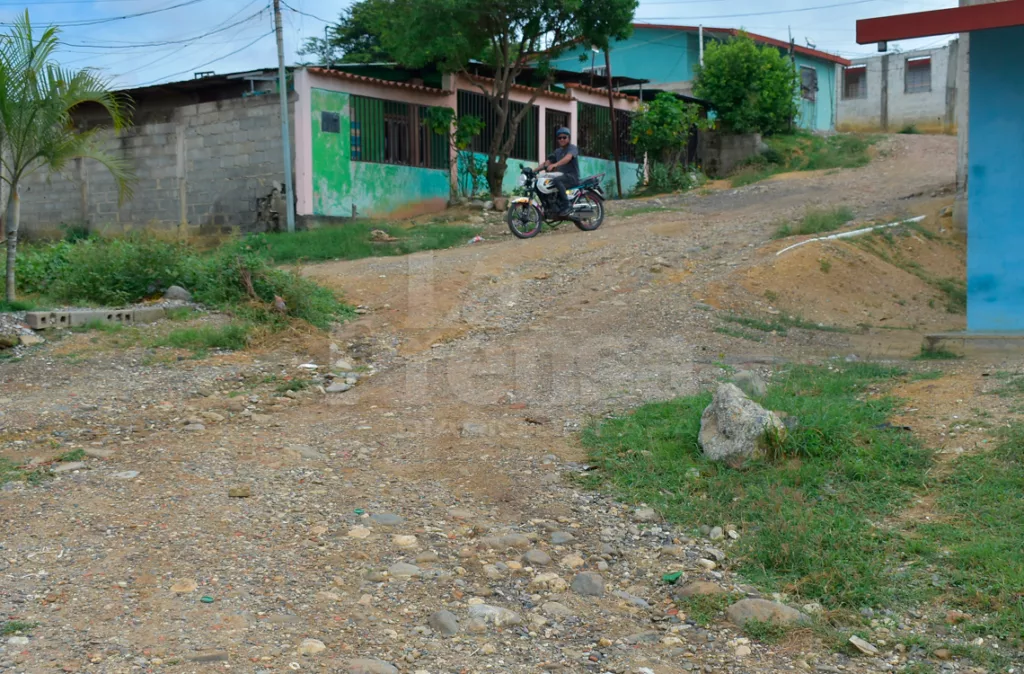 En La Feria hay más de 400 familias que se ven afectadas por la falta de asfaltado y electricidad