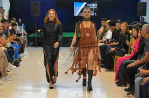 Desfile muestra el talento de estudiantes de diseño