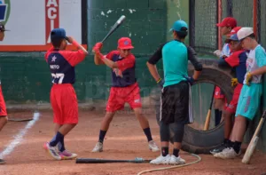 Academia de beisbol Future Stars también apuesta por la educación
