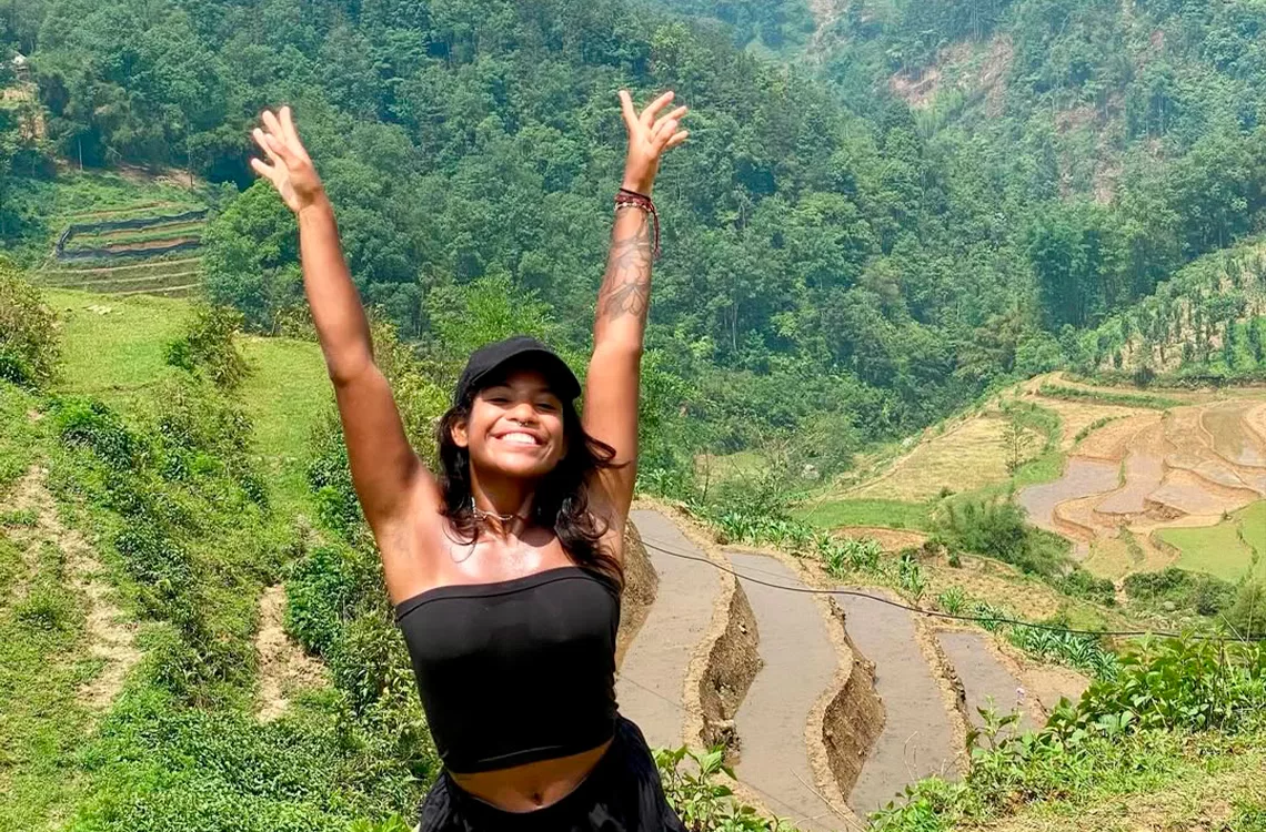 Turista brasileña fue encontrada sin vida tras caer por la cresta de un volcán en Indonesia