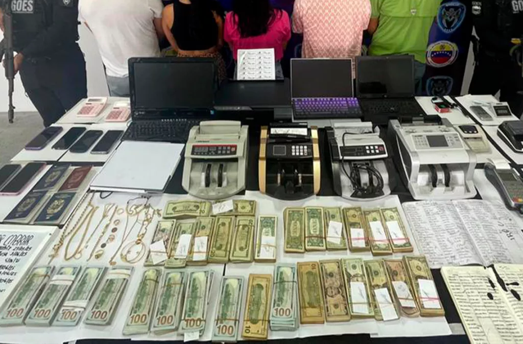 5 detenidos en desmantelamiento de red de comercio ilegal de dólares