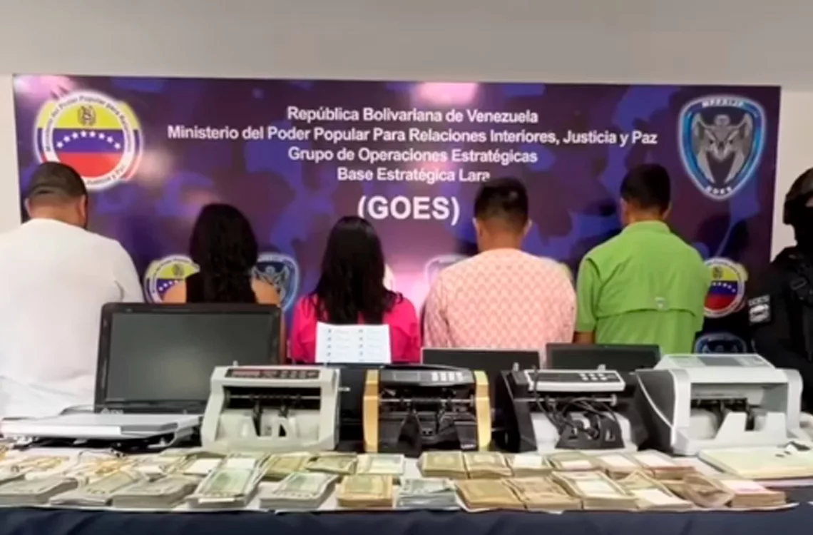 5 detenidos en desmantelamiento de red de comercio ilegal de dólares