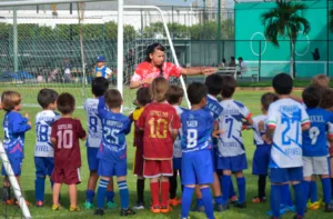 Jugadoras de la Vinotinto femenina comparten con jóvenes del Club Italo
