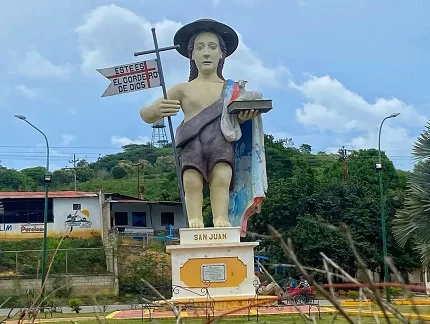 La danza y música con el retumbar de los tambores, junto a las procesiones por San Juan Bautista colmarán de júbilo a Duaca este 24 de junio, cuando arriba a 405 años de su fundación. La capital del municipio Crespo, de Lara, también celebra a su patrono, compartiendo esa devoción entre las nuevas generaciones, al resaltar sus aportes a la vida cristiana, sin perder la esencia de la raíz folklórica, como expresión cultural a nivel nacional, especialmente en las costas del país.
