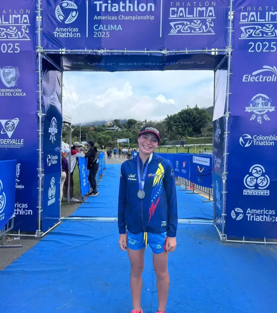 La larense Yaniuska Jiménez concretó su clasificación al Mundial de Triatlón, luego de ubicarse en la casilla 13 en el Campeonato de América que se llevó a cabo en territorio colombiano. Junto a ella, Dixon Hernández, también logró meterse entre los mejores de la prueba para su clasificación.