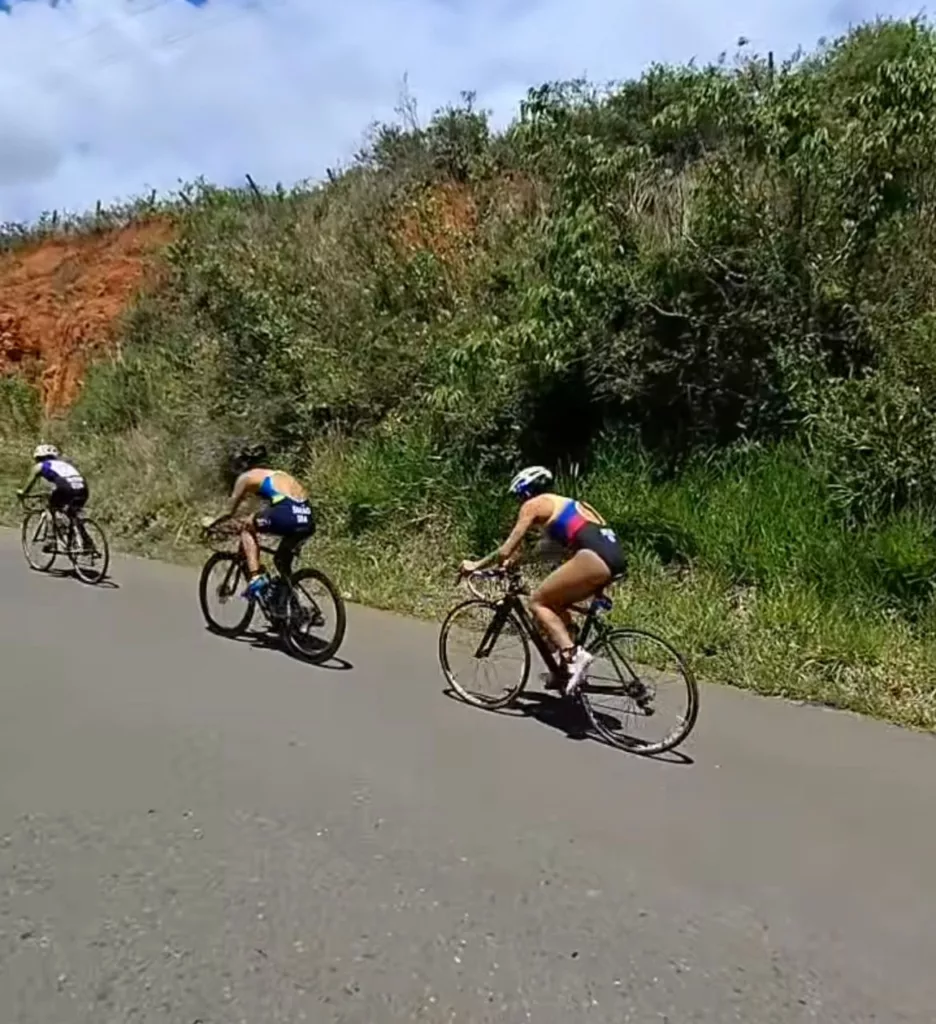 La larense Yaniuska Jiménez concretó su clasificación al Mundial de Triatlón, luego de ubicarse en la casilla 13 en el Campeonato de América que se llevó a cabo en territorio colombiano. Junto a ella, Dixon Hernández, también logró meterse entre los mejores de la prueba para su clasificación.