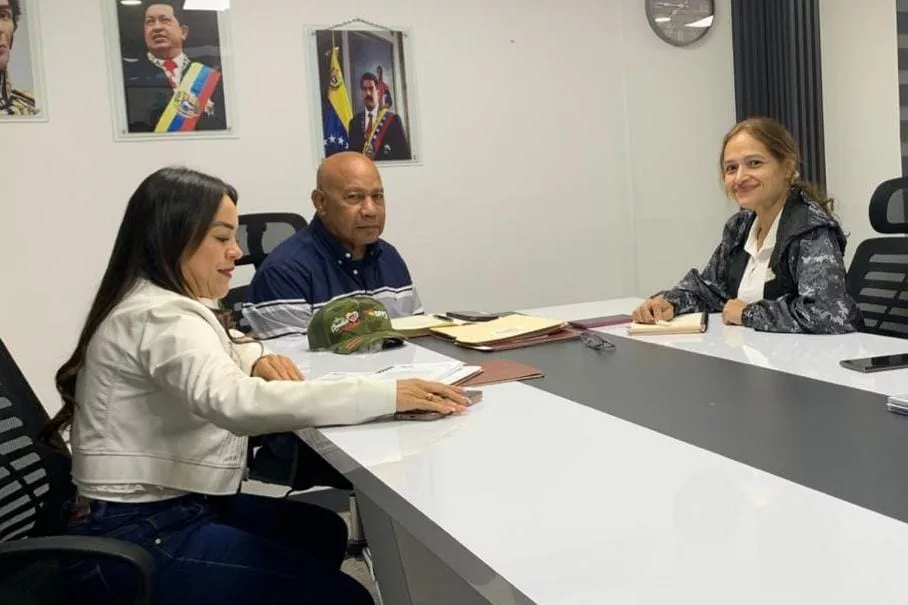 Cumplidas instrucciones: Gobernador Reyes recibió este martes a ministros de salud, agua y vivienda