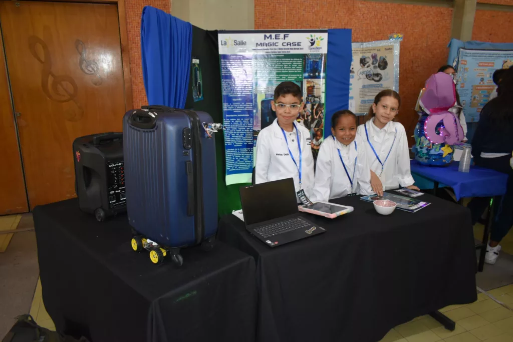 La tercera edición de la Escuela de Formación en la Investigación Científica de la Universidad Pedagógica Experimental Libertador (UPEL) demostró la importancia de incentivar la curiosidad de los niños desde sus estudios de primaria hacia el desarrollo científico y garantizar el talento de bachilleres que luego sean exitosos profesionales, partiendo de la innovación y utilidad de las nuevas tecnologías. Participaron nueve planteles educativos con 45 ponencias y 9 colegios exhibieron sus proyectos, estudiantes