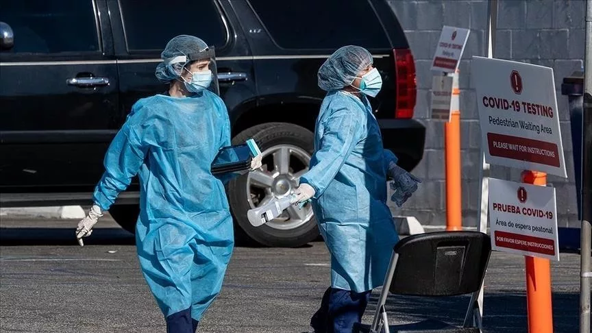 Las autoridades sanitarias del Reino Unido han confirmado la detección de los primeros casos de una nueva variante de COVID-19 NB.1.8.1 en Inglaterra, a medida que el virus continúa su propagación por Gran Bretaña. La Agencia de Seguridad Sanitaria del Reino Unido (UKHSA) informó que se han registrado 13 casos de la variante NB.1.8.1 en Inglaterra.