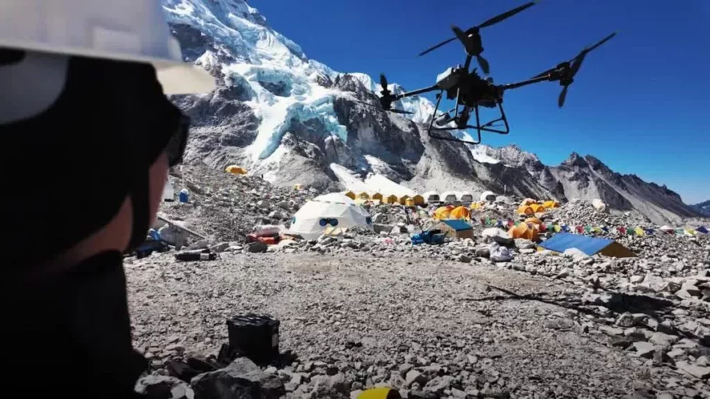 Tecnología de Drones Revoluciona la Remoción de Basura en el Everest