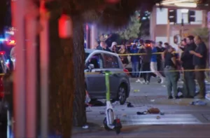 Atropello masivo en Los Ángeles deja al menos 30 heridos