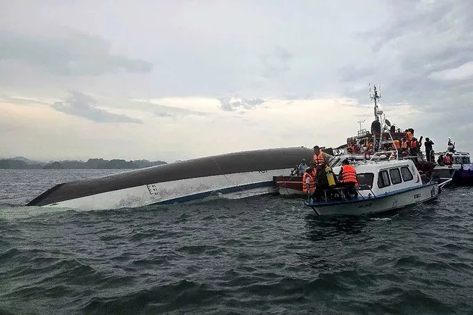 Naufragio de un barco turístico en Vietnam dejó decenas de fallecidos