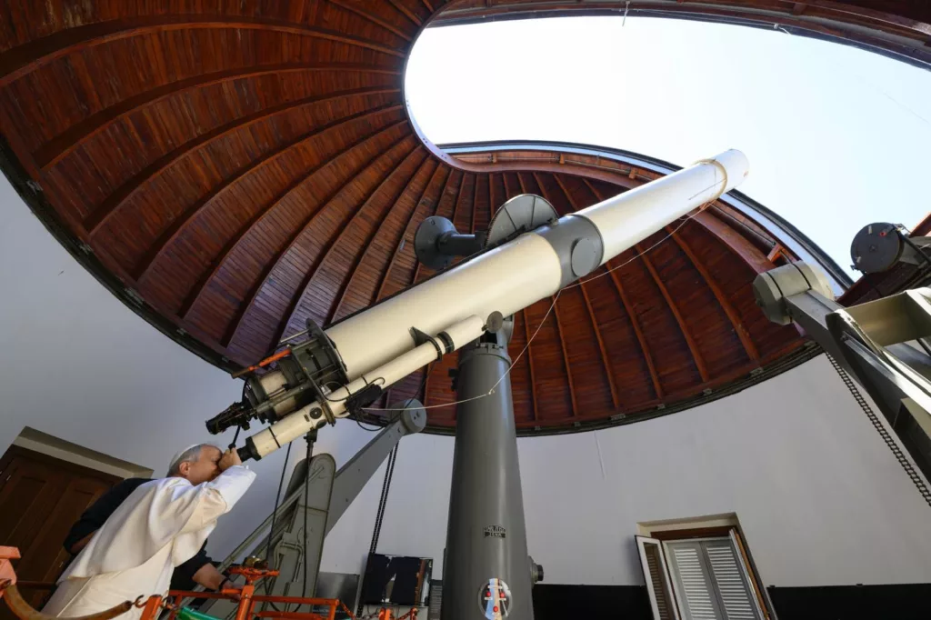 León XIV visitó el Observatorio Astronómico del Vaticano