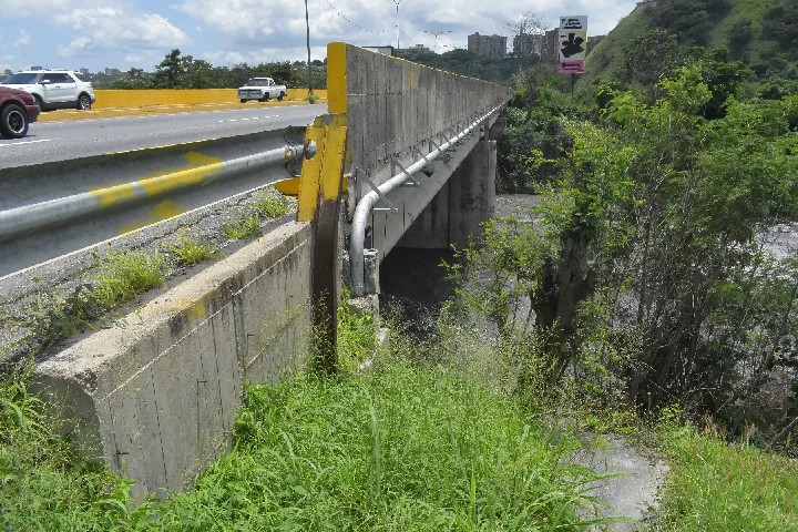 Grietas y socavación: el llamado de los Ingenieros de Lara para salvar los puentes ante lluvias