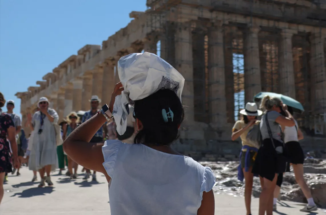 Acrópolis de Atenas cierra parcialmente por ola de calor