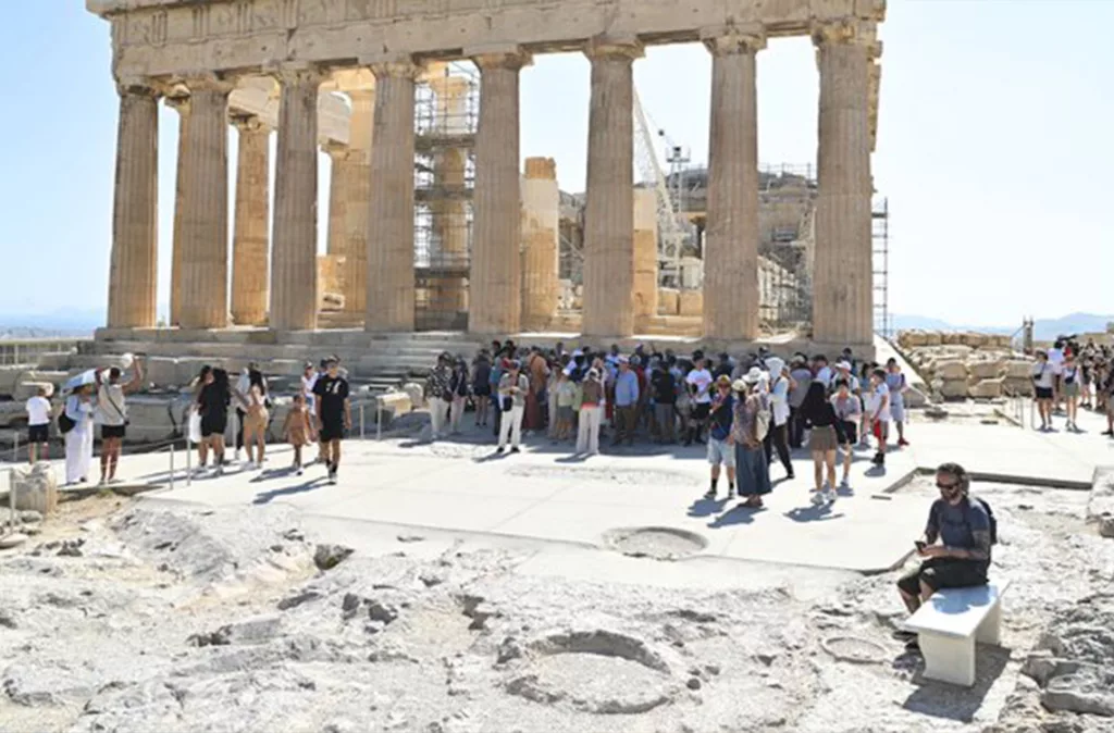 Acrópolis de Atenas cierra parcialmente por ola de calor