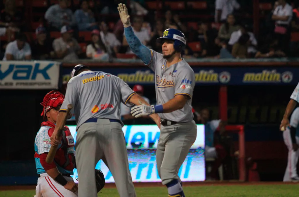 Tigres de Aragua y las Águilas del Zulia con megacambio