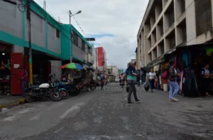 Caos en transversales del centro de Barquisimeto tras despeje de la avenida 20