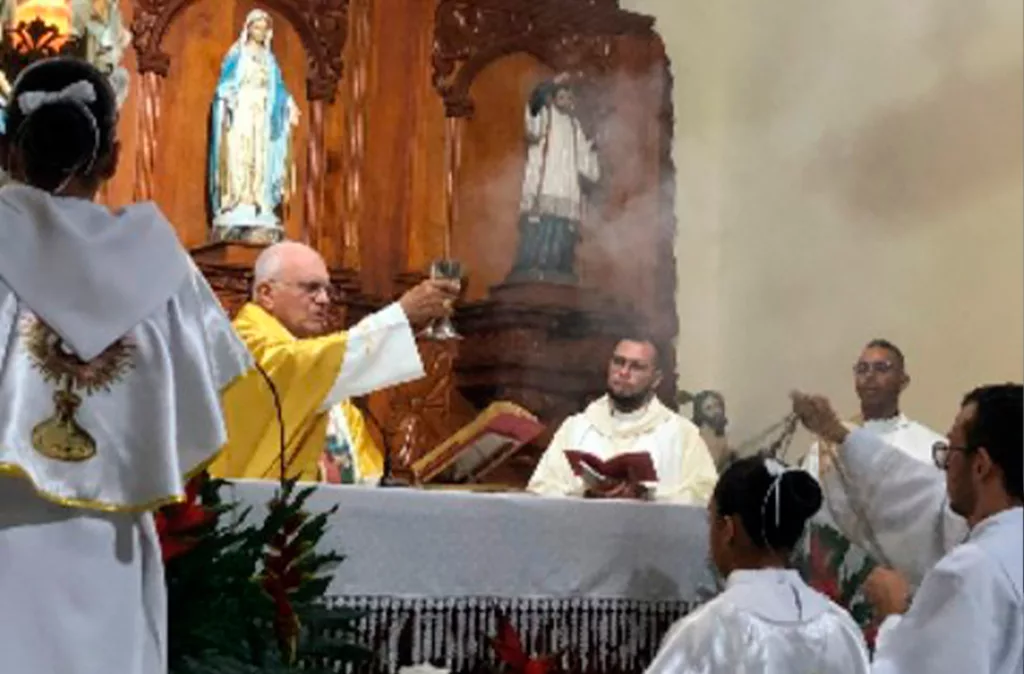 Cardenal Baltazar Porras: "Abuelos, maestros de las tradiciones"