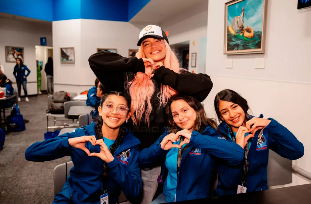 Karol G busca ayudar a jóvenes mujeres con becas en áreas de tecnología