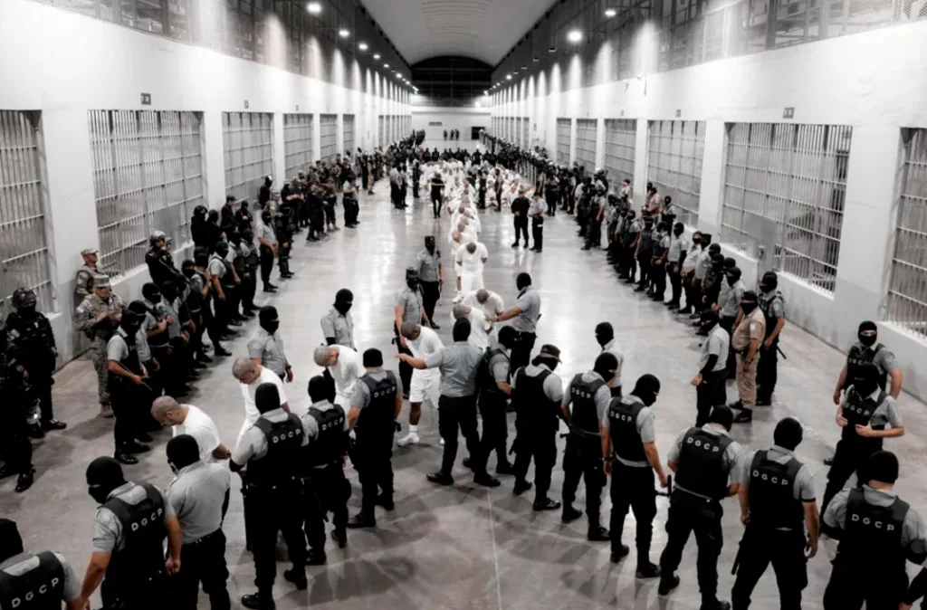 Gobiernos de Venezuela, El Salvador y Estados Unidos confirman intercambio de prisioneros a gran escala