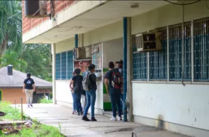 Estudio de la UCAB: entre el 13 y 15% de los jóvenes han desistido de la migración