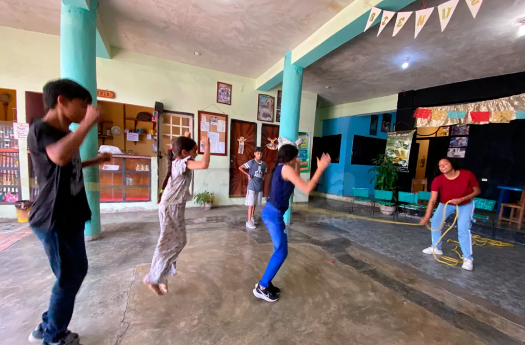 Juegos tradicionales ayudan a los niños a socializar y adquirir habilidades motoras