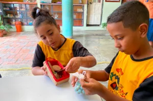Juegos tradicionales ayudan a los niños a socializar y adquirir habilidades motoras