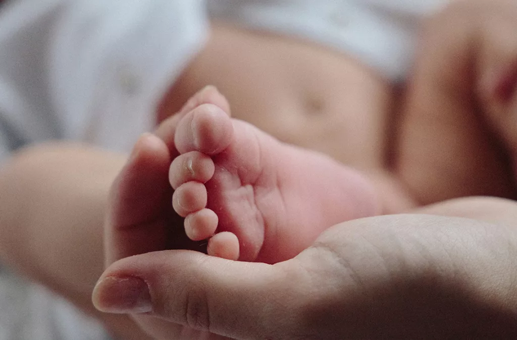Miedo a la maternidad incide en baja población mundial