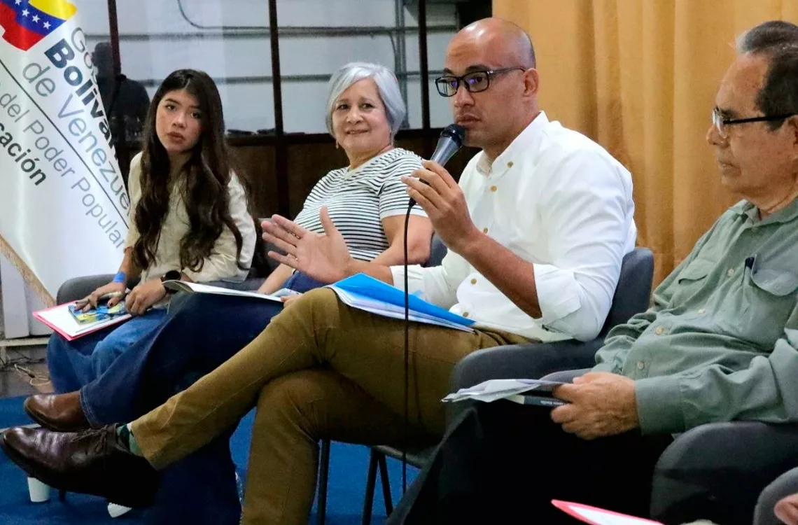Ministro de Educación llama a la reflexión acerca de la edad de jubilación: 