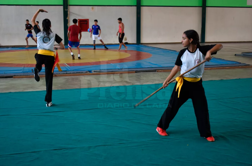 Atletas larenses se preparan para el campeonato nacional de Wushu