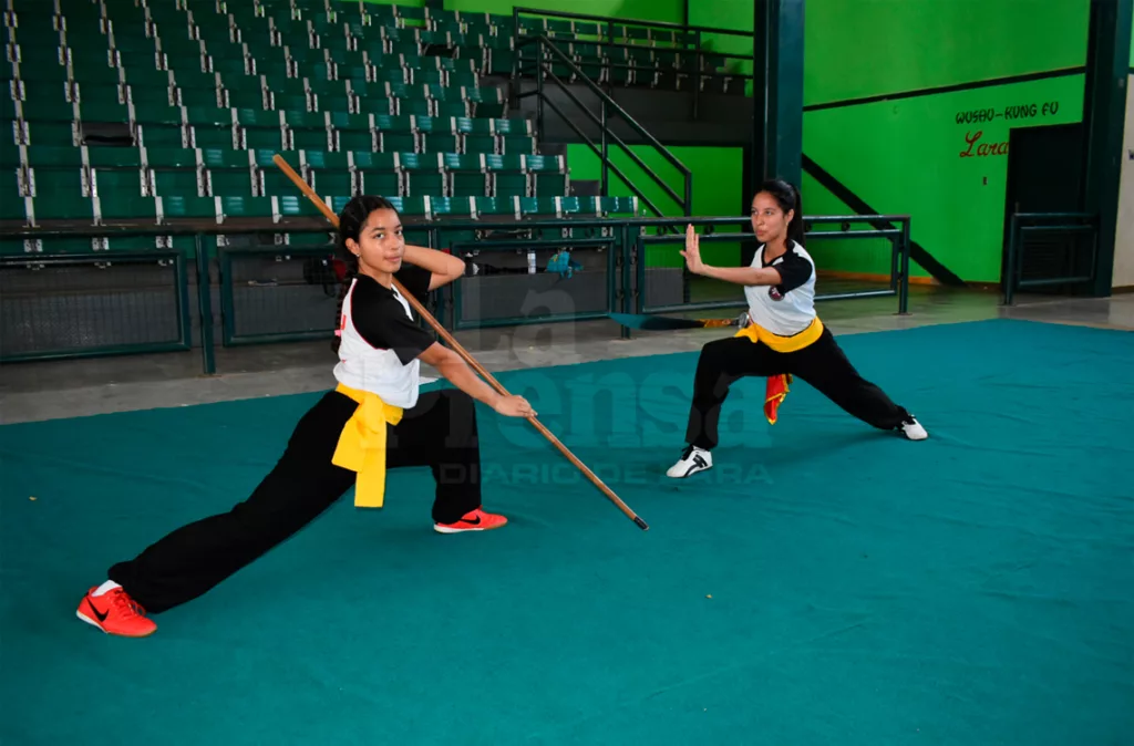 Atletas larenses se preparan para el campeonato nacional de Wushu
