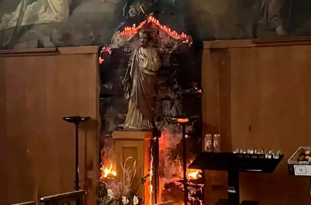 Iglesia Notre-Dame des Champs de París sufre segundo ataque en menos de 48 horas